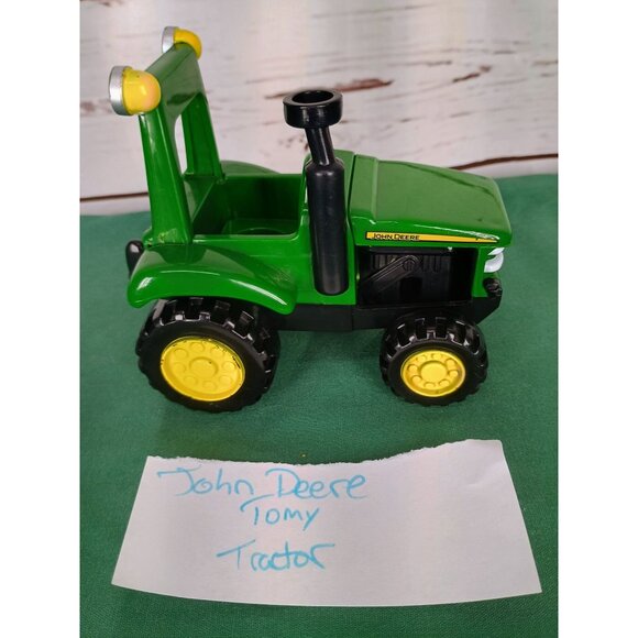 Tomy John Deere Tractor Toy Vehicle RC2 4 Inch - Picture 3 of 6